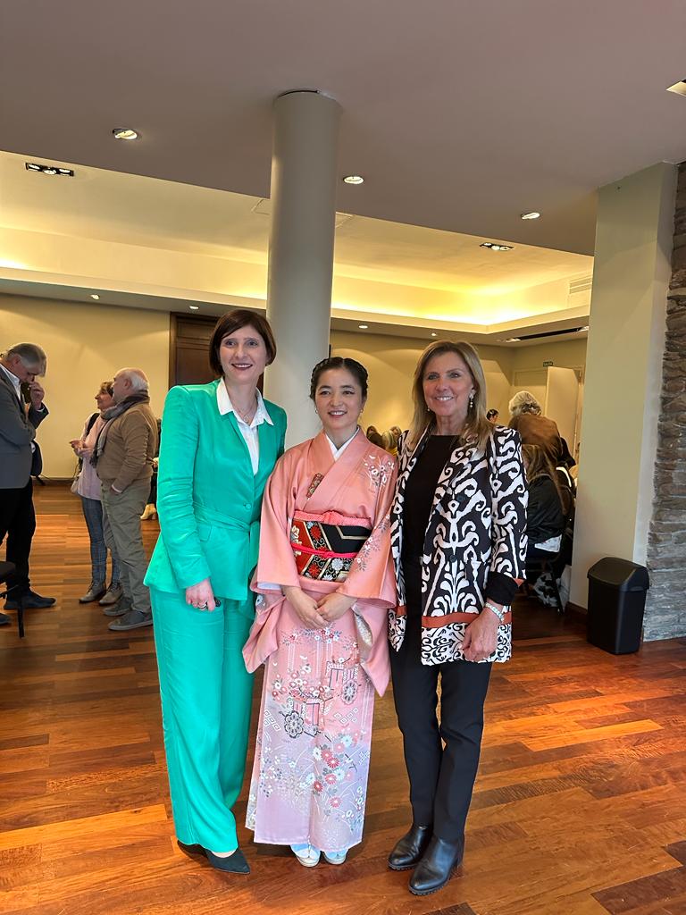 10 Encuentro del Té con Mónica Devoto y representante de la Embajada de Japón